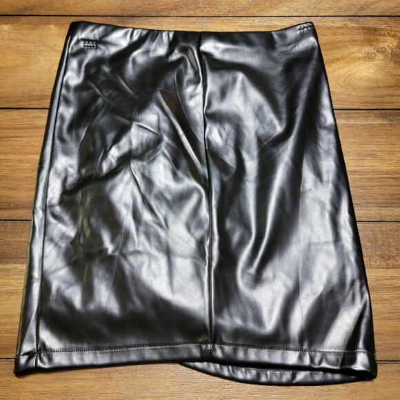 Canton Walker Faux Leather Black Mini Skirt - Size XS NWT - Picture 2 of 5